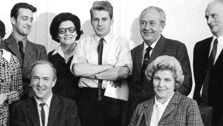 Jörn Svensson i mitten på bild av VPK:s riksdagsgrupp 1970.