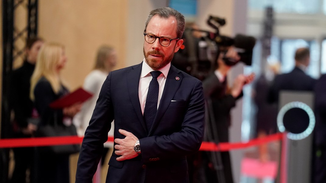 The Danish Defense Minister returns to politics after the Altinget summer