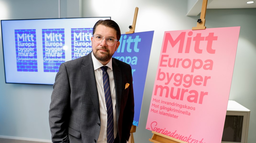 Sverigedemokraternas partiledare Jimmie Åkesson vid lanseringen av årets valaffischer.
