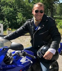 Sten på sin Honda.&nbsp;